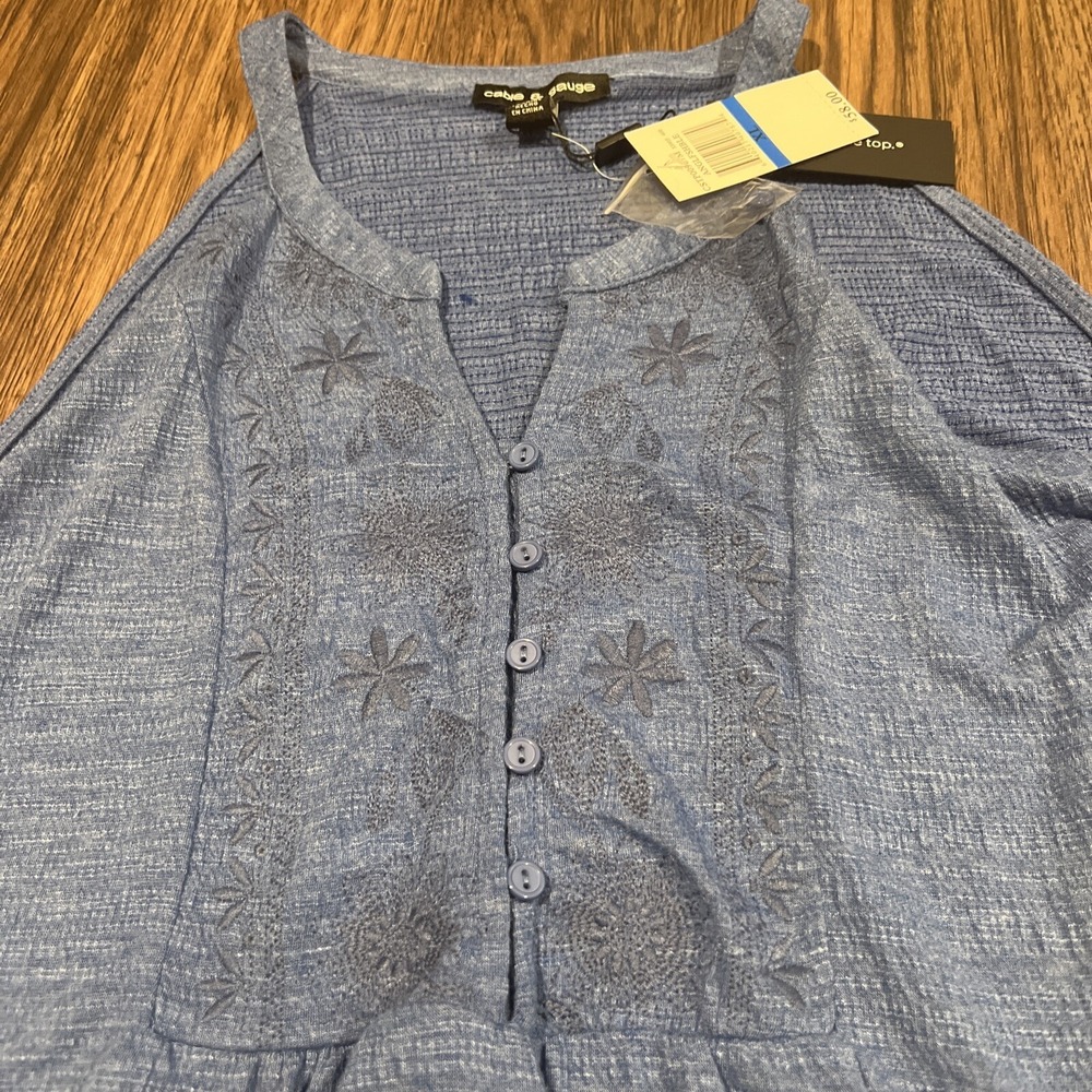 NWT Cable & Gauge Blue Sleeveless Top Blouse Floral Embroidery Flare Size XL - Picture 6 of 7